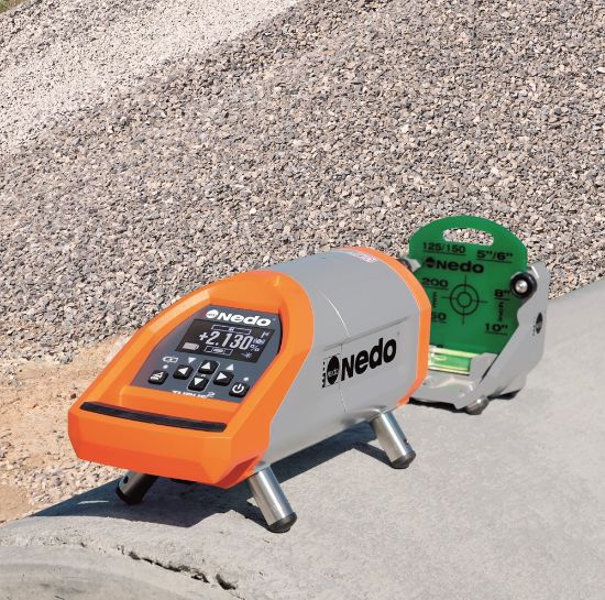 Afbeeldingen van NEDO Rioollaser TUBUS 2 inclusief draadloze afstandsbediening, in hoogte verstelbare doelplaat, voetenset voor buisdiameters van 150 mm, 200 mm, 250 mm en 300 mm, acculader, robuuste transportkoffer laser-klasse 2 472210-632