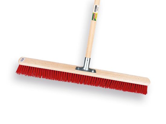 Afbeeldingen van SOLIDE Stalbezem PPN 80CM met stokhouder en IKAPÉ steel 150X2,8CM